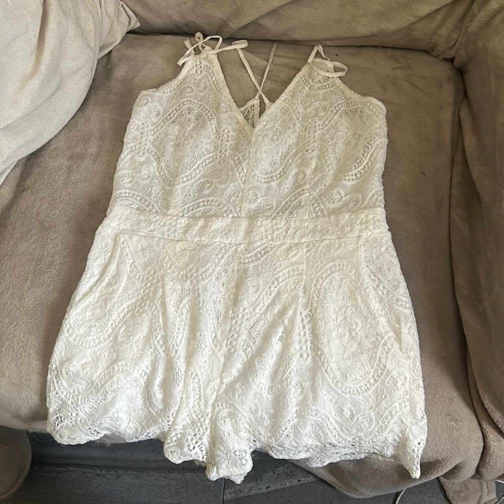 Gently ♥️ Kendall & Kylie lace romper